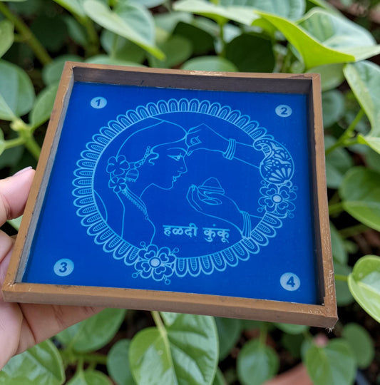 ராங்லி ஹல்டி குங்கும ரங்கோலி டிசைன் ஸ்டென்சில் மரத்தினால் ஆனது 13x13 இன்ச், 1 பீஸ் கொண்ட பேக்